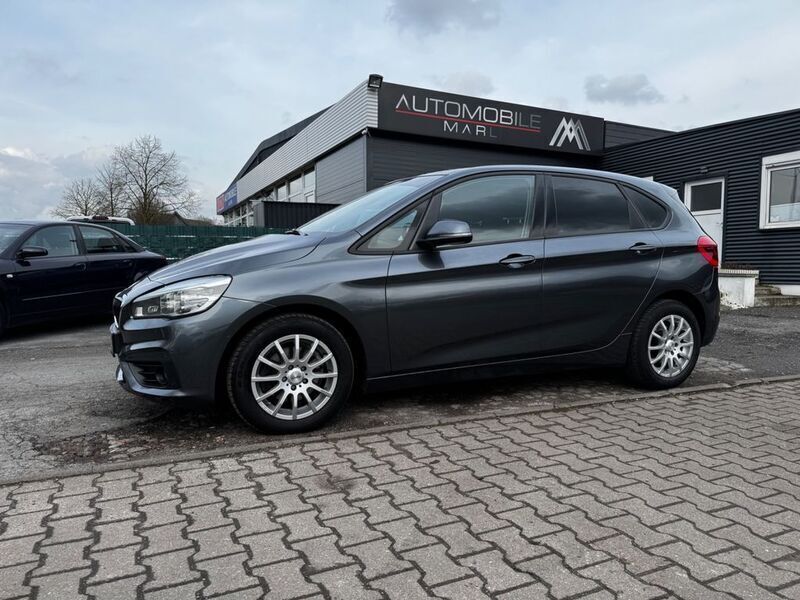 Grau Gebraucht 2016 BMW 218 Active Tourer Advantage Van / Kleinbus | 11.999 € (Fairer Preis) - Bild 1/4