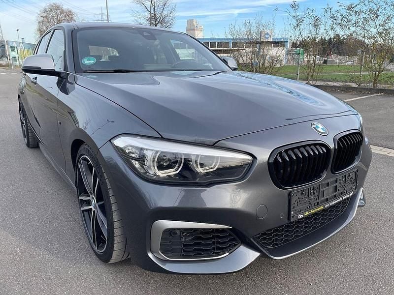 Grau Gebraucht 2019 BMW M140 M Sport Limousine | 30.990 € (Superpreis) - Bild 1/4