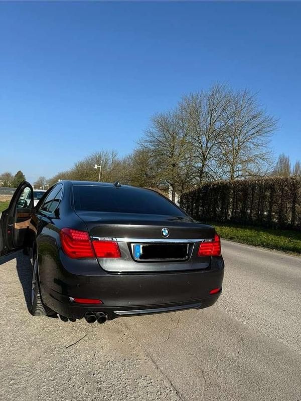 Gebraucht BMW 730 245 PS (180 kW) 2009 Grau Limousine