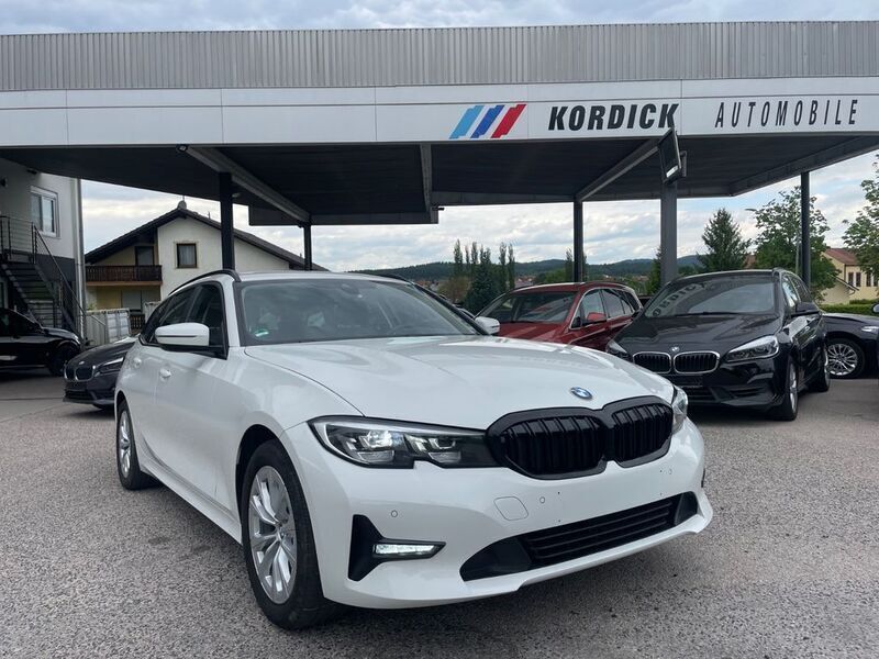 Weiß Gebraucht 2021 BMW 320 Advantage Kombi | 24.900 € (Guter Preis) - Bild 1/4