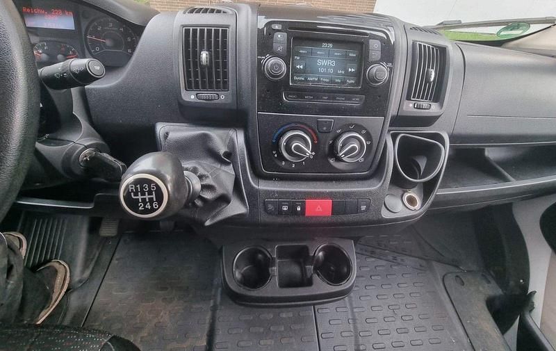 Gebraucht Peugeot Boxer Premium 131 PS (96 kW) 2018 Weiß Van