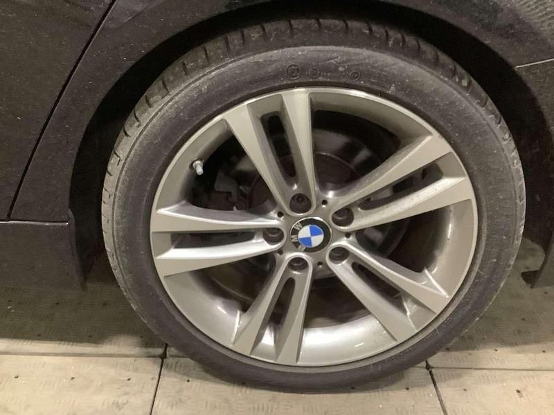 Gebraucht BMW 320 Sport Line 190 PS (139 kW) 2015 Schwarz Kombi