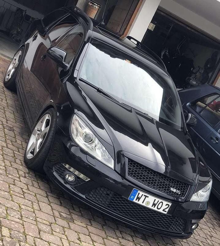 Schwarz Gebraucht 2010 Skoda Octavia RS Kombi | 7.450 € (Fairer Preis) - Bild 1/4
