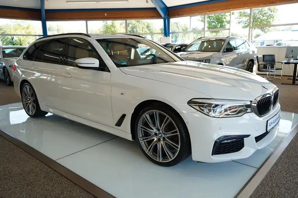 Gebraucht BMW 530 M Sport 265 PS (194 kW) 2019 Weiß Kombi