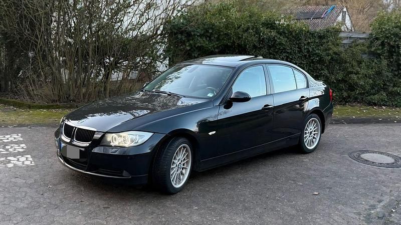 Gebraucht BMW 320 177 PS (130 kW) 2008 Schwarz Limousine