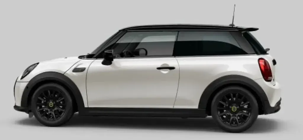 Gebraucht Mini Cooper SE 135 kW (184 PS) 2023 Nanuq white metallic Kleinwagen