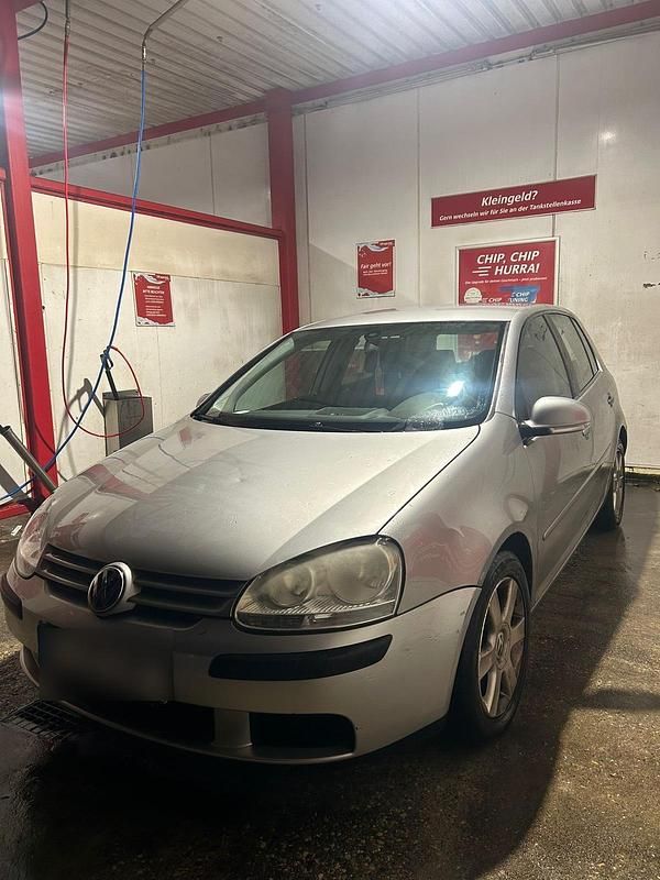 Silber Gebraucht 2005 VW Golf V Kleinwagen | 4.999 € (Etwas zu teuer) - Bild 1/4