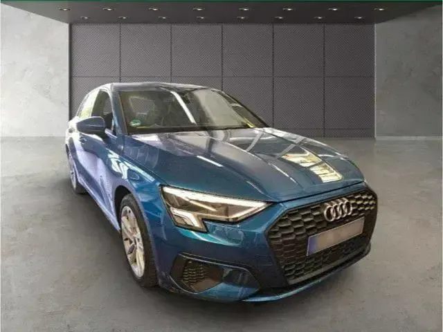 Gebraucht Audi A3 Sportback e-tron Ambiente 204 PS (150 kW) 2022 Atollblau metallic Kleinwagen