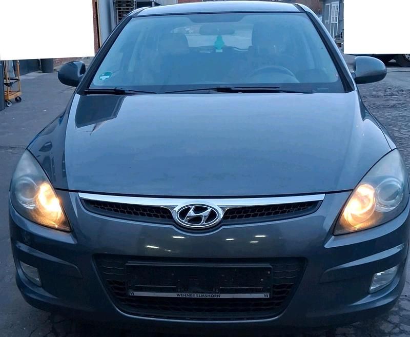 Gebraucht Hyundai i30 109 PS (80 kW) 2008 Grau Kombi