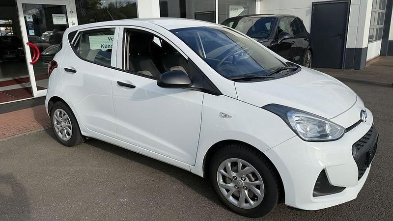 Gebraucht Hyundai i10 Classic 67 PS (49 kW) 2017 Weiß Kleinwagen