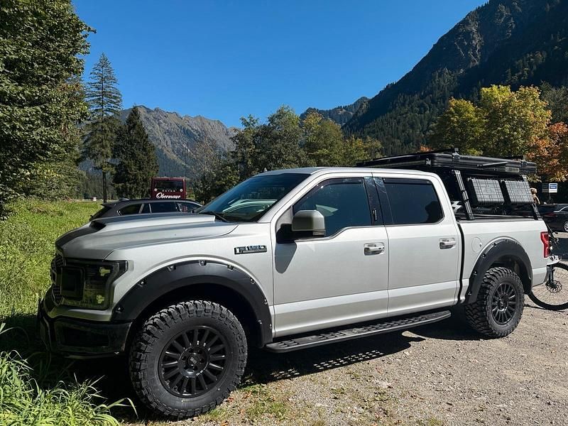 Gebraucht Ford V8 Lariat 400 PS (294 kW) 2019 Silber SUV