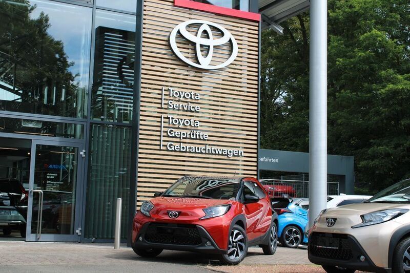 Rot Neu 2024 Toyota Aygo Team Kleinwagen | 19.690 € - Bild 1/4