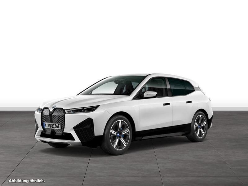 Mineralweiß metallic Gebraucht 2024 BMW iX SUV | 66.064 € (Teuer) - Bild 1/4