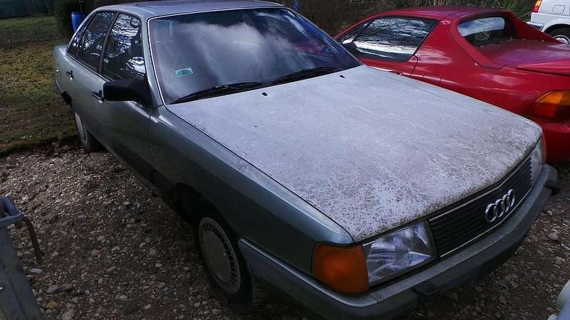 Grün Gebraucht 1984 Audi 100 Basis Limousine | 600 € - Bild 1/4