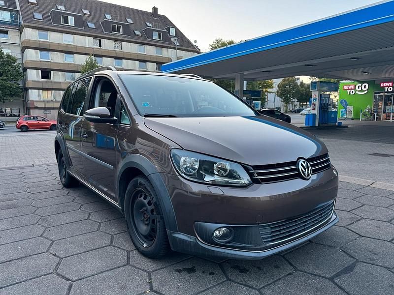 Braun Gebraucht 2011 VW Touran Cross Van / Kleinbus | 6.900 € (Guter Preis) - Bild 1/4