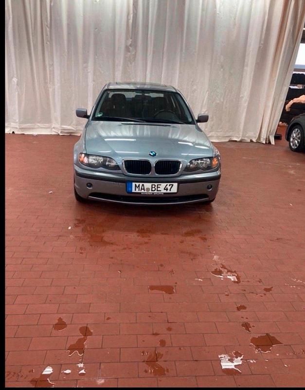 Grau Gebraucht 2004 BMW 320 Limousine | 1.900 € (Guter Preis) - Bild 1/4
