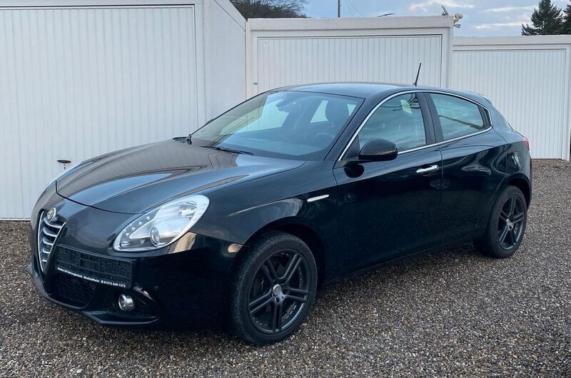 Schwarz Gebraucht 2014 Alfa Romeo Giulietta Turismo Kleinwagen | 5.700 € (Teuer) - Bild 1/4