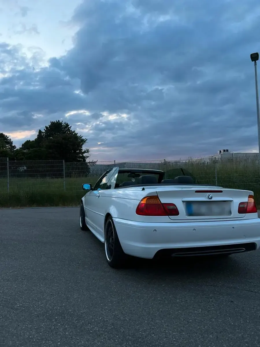 Gebraucht BMW 325 Cabriolet 192 PS (141 kW) 2004 Weiß Cabrio