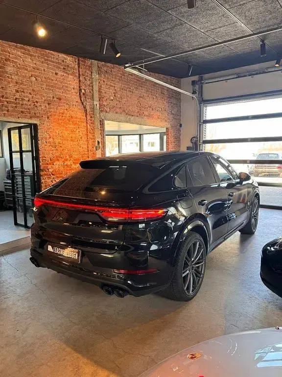 Gebraucht Porsche Cayenne Turbo Coupe 549 PS (403 kW) 2020 Schwarz SUV