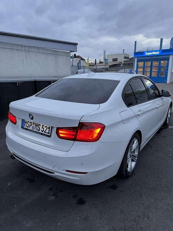 Gebraucht BMW 320 Sport Line 184 PS (135 kW) 2012 Limousine