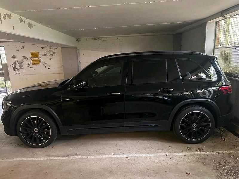 Schwarz Gebraucht 2021 Mercedes GLB220 AMG line SUV | 29.999 € (Guter Preis) - Bild 1/4