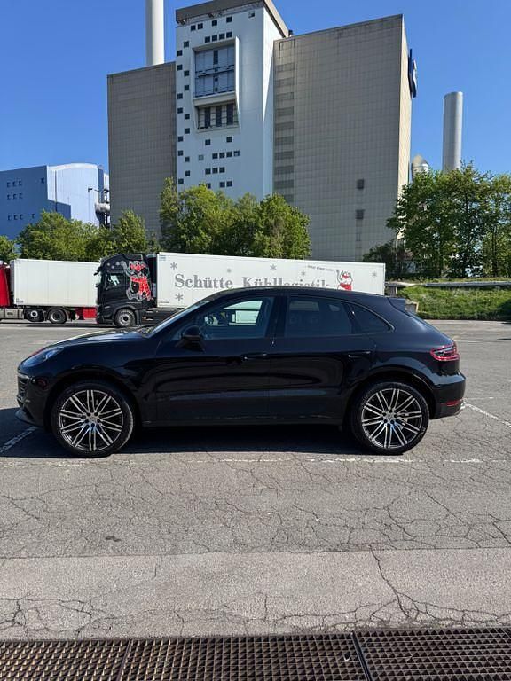 Second-hand Porsche Macan 252 CP (185 kW) 2018 Negru SUV