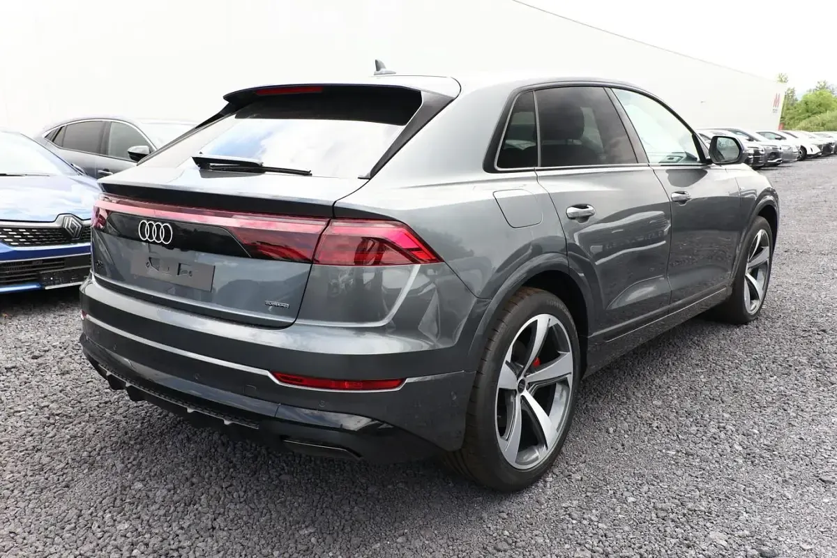 Neu Audi Q8 S-Line 286 PS (210 kW) 2025 Chilirot metallic SUV