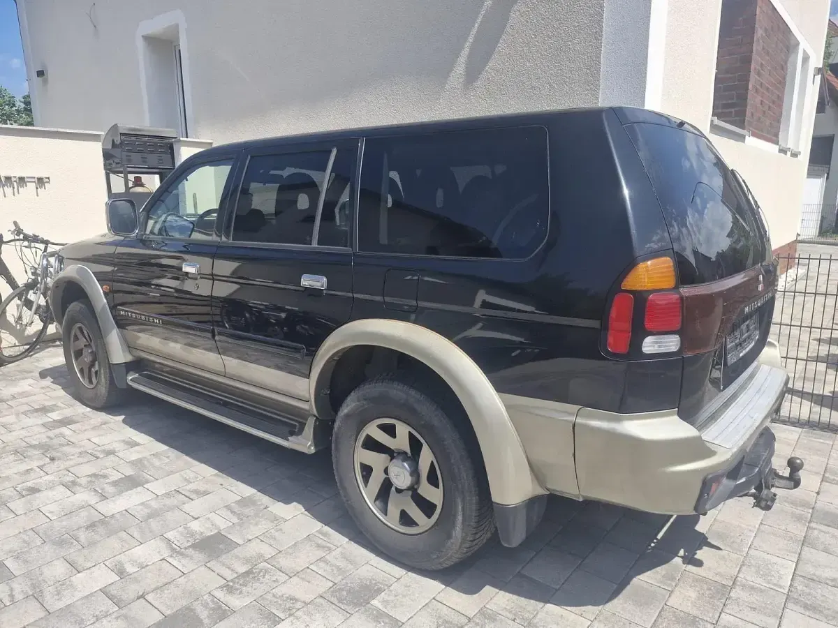 Gebraucht Mitsubishi Space Star 133 PS (97 kW) 2000 Schwarz Van / Kleinbus