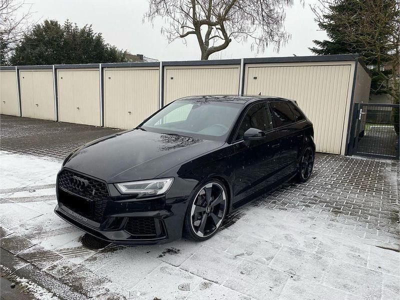 Schwarz Gebraucht 2020 Audi RS3 Ambiente Limousine | 36.980 € (Superpreis) - Bild 1/4