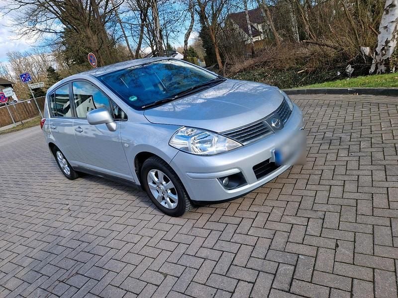 Gebraucht Nissan Tiida 110 PS (80 kW) 2010 Grau Kleinwagen