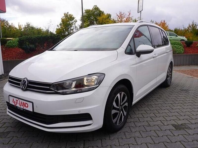 Gebraucht VW Touran Active 150 PS (110 kW) 2022 Weiß Van / Kleinbus