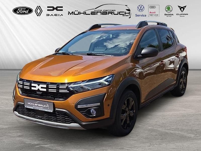 Taklamakanorange metallic (metallic) Gebraucht 2022 Dacia Sandero Comfort Kleinwagen | 14.487 € (Fairer Preis) - Bild 1/4