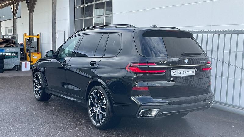 Neu BMW X7 Efficient Dynamics 340 PS (250 kW) 2025 Saphirschwarz metallic SUV