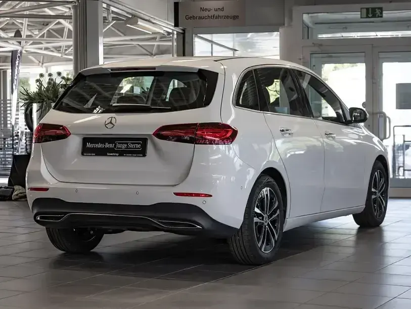 Gebraucht Mercedes B200 Progressive 150 PS (110 kW) 2025 Weiß Van / Kleinbus
