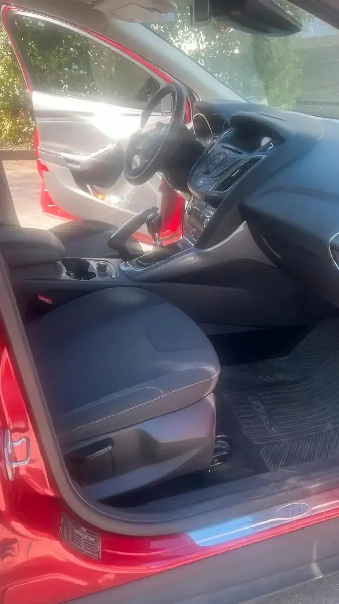 Gebraucht Ford Focus Titanium 150 PS (110 kW) 2011 Rot Limousine