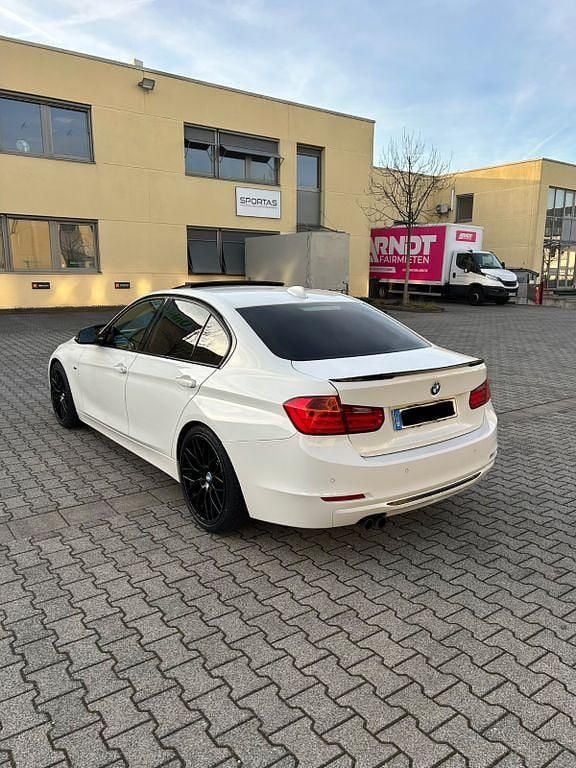 Gebraucht BMW 330 Sport Line 258 PS (189 kW) 2012 Weiß Limousine