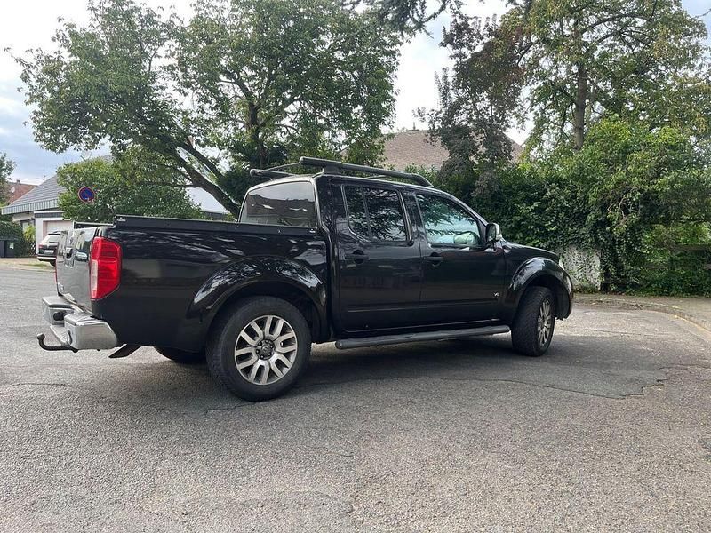 Second-hand Nissan Navara 231 CP (169 kW) 2011 Negru Pickup