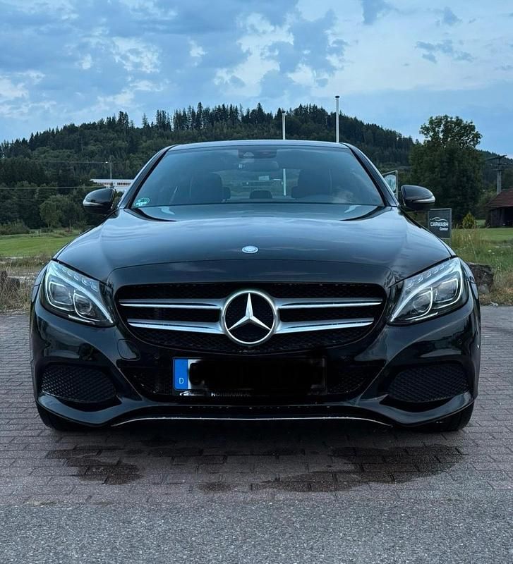 Schwarz Gebraucht 2017 Mercedes C200 Limousine | 24.850 € - Bild 1/4
