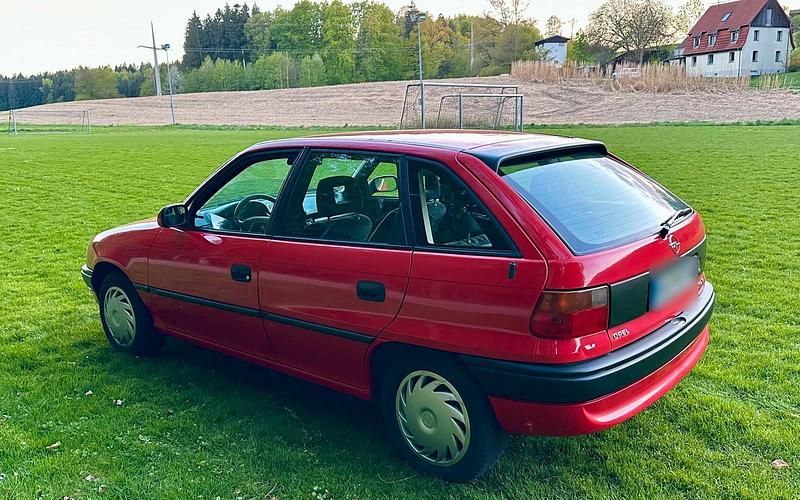 Second-hand Opel Astra 75 CP (55 kW) 1996 Roșu Break