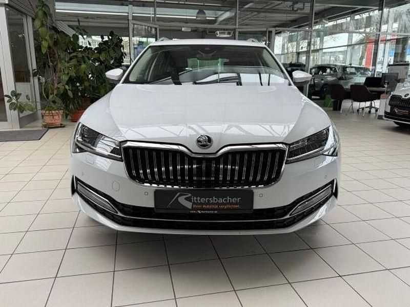Gebraucht Skoda Superb Style 150 PS (110 kW) 2024 (moonweiss metallic) Kombi