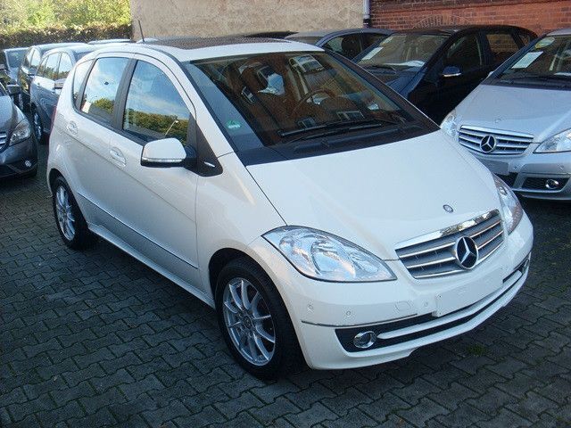 Weiß Gebraucht 2010 Mercedes A180 Elegance Van / Kleinbus | 10.990 € - Bild 1/4