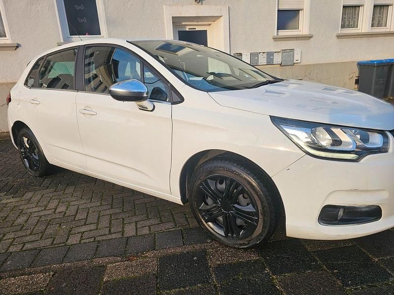 Gebraucht Citroën C4 SELECTION 110 PS (80 kW) 2016 Weiß Limousine