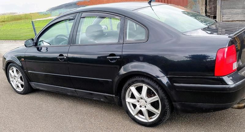 Schwarz Gebraucht 1997 VW Passat Limousine | 1.500 € (Fairer Preis) - Bild 1/4