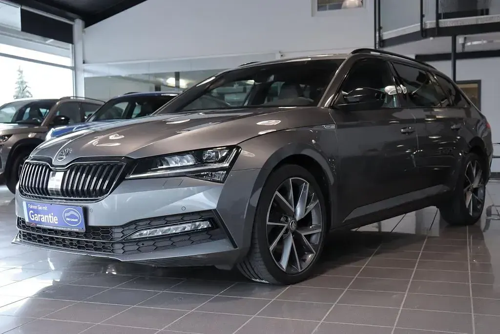 Gebraucht Skoda Superb SportLine 150 PS (110 kW) 2023 Grau Kombi