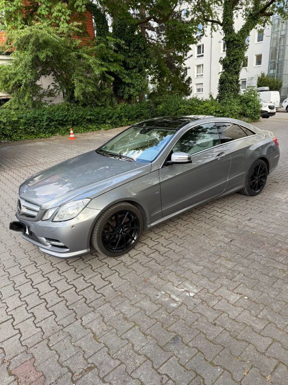 Grau Gebraucht 2012 Mercedes E350 Elegance Coupé | 23.400 € - Bild 1/4
