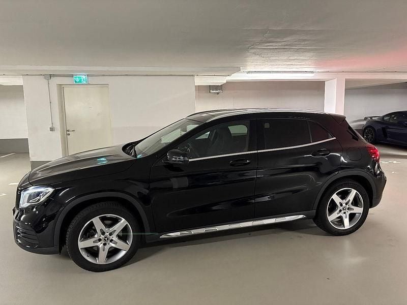 Schwarz Gebraucht 2019 Mercedes GLA250 AMG SUV | 23.800 € (Guter Preis) - Bild 1/4