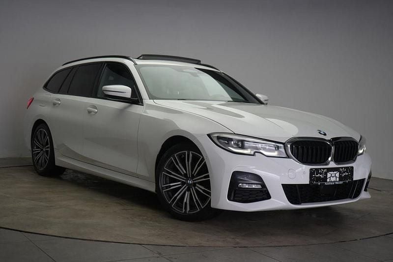 Alpinweiss 3 Gebraucht 2020 BMW 320 M Sport Kombi | 26.990 € (Fairer Preis) - Bild 1/4