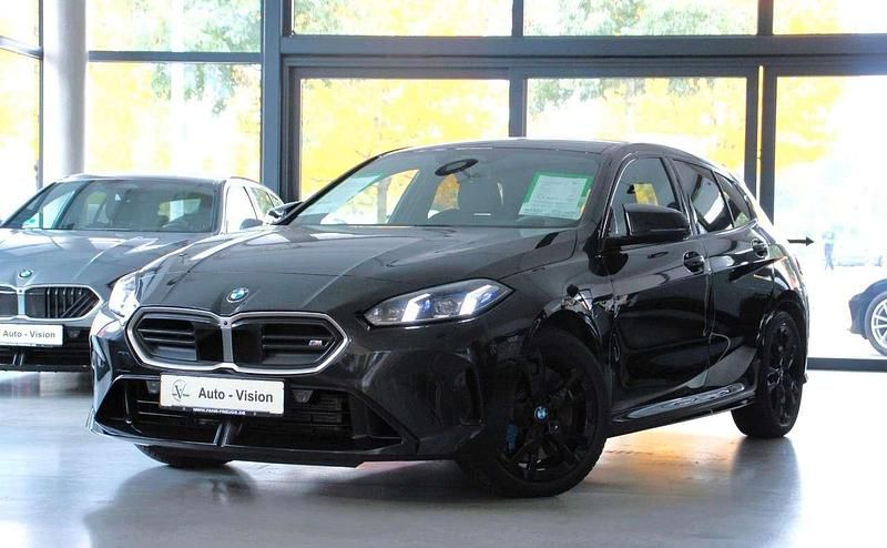 Saphirschwarz Gebraucht 2024 BMW 135 Kleinwagen | 38.770 € (Fairer Preis) - Bild 1/3