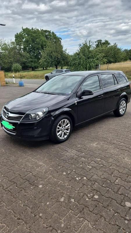 Schwarz Gebraucht 2010 Opel Astra Edition Kombi | 3.100 € (Fairer Preis) - Bild 1/4