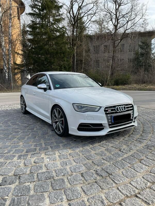 Weiß Gebraucht 2015 Audi S3 Design Limousine | 25.790 € (Fairer Preis) - Bild 1/4